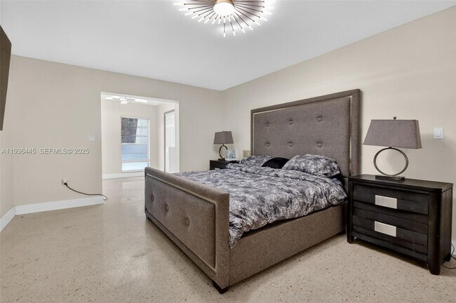 Building Photo - 135 South Dr