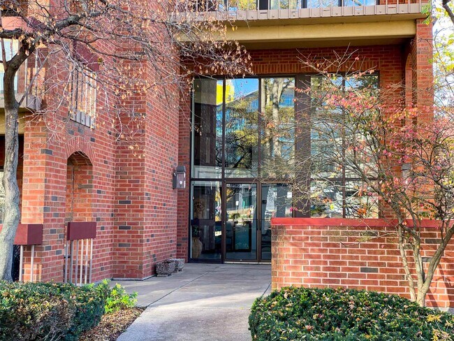 Building Photo - 601 N Segoe Rd