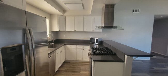 Building Photo - Lovely Temecula Home! Utilities paid!