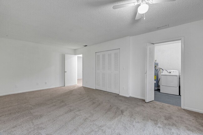 Building Photo - Charming One-Bedroom, One-Bath Retreat in Winter Haven with Modern Amenities
