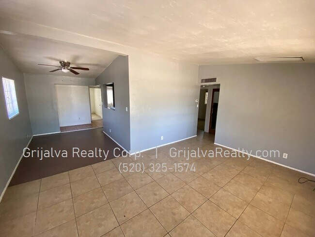 Building Photo - 1416 E Lee St