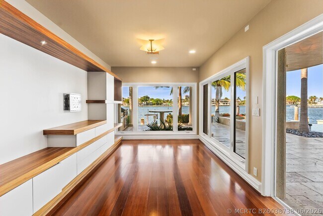 Building Photo - 3 Isla Bahia Dr