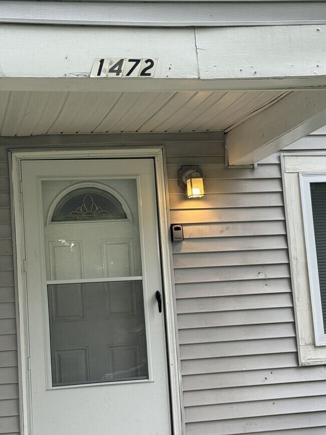 Building Photo - 1472 W 32nd St
