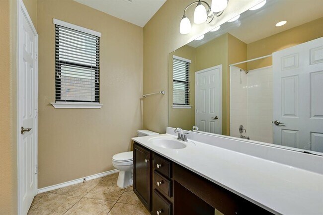 Building Photo - 1029 Hyde Park Dr