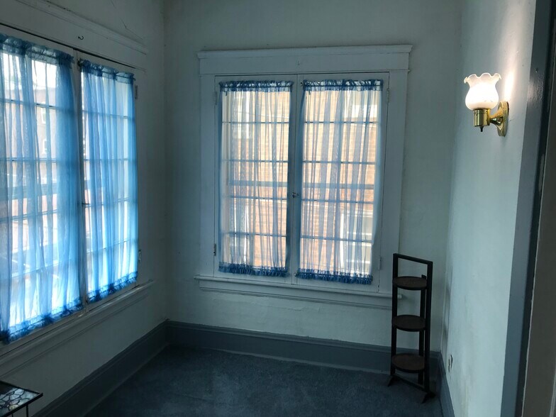 Building Photo - 1136 Cook Ave