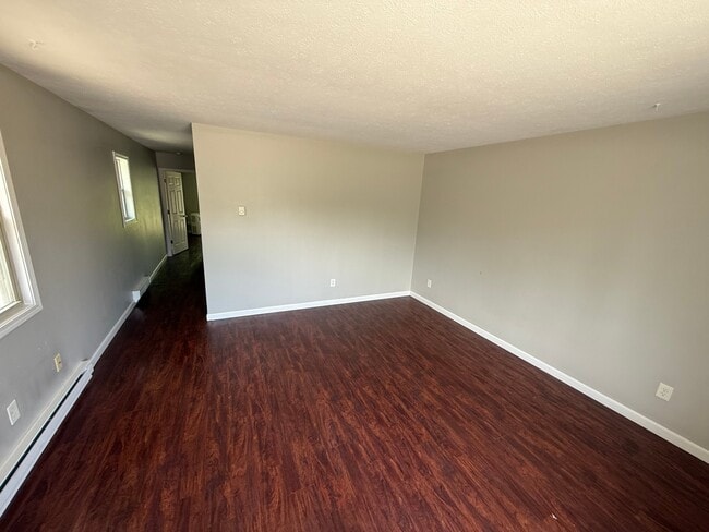Building Photo - 326 Abbe Rd N
