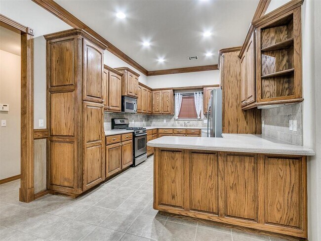 Building Photo - 1001 N Barn Hill Way