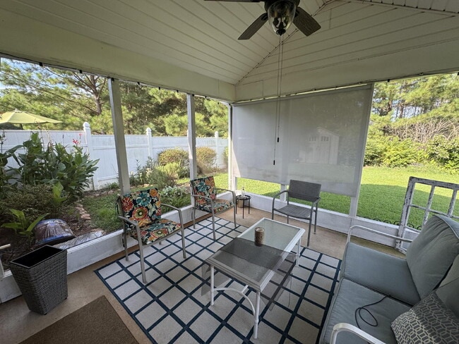 Building Photo - Furnished Duplex in Seneca