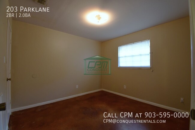 Building Photo - 203 Parklane-