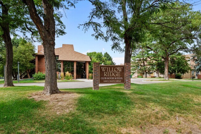 Building Photo - 2 Bed 2 Bath  in Heather Ridge