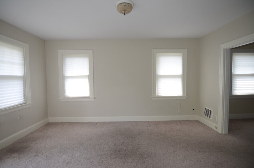 Building Photo - 5824 Arnsby Pl