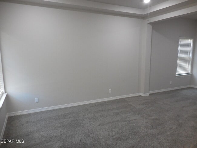Building Photo - 552 Pne Vly Pl