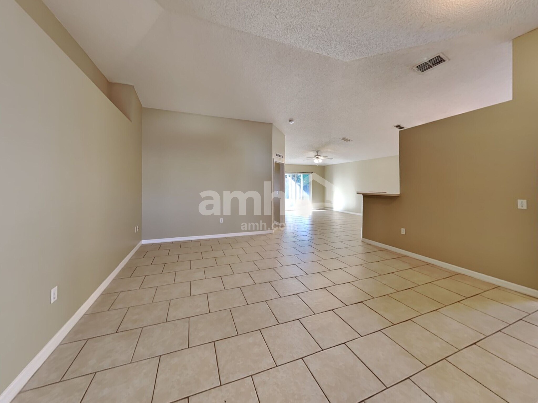 Building Photo - 16560 Corner Lake Dr