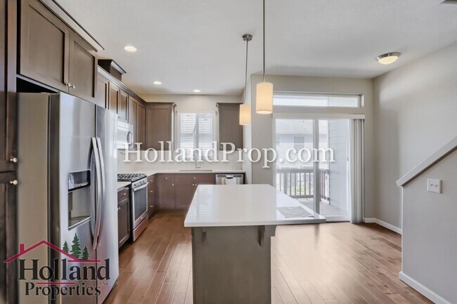 Building Photo - Modern Townhome with Dual Primary Suites & 2-Car Garage in Prime Beaverton Location
