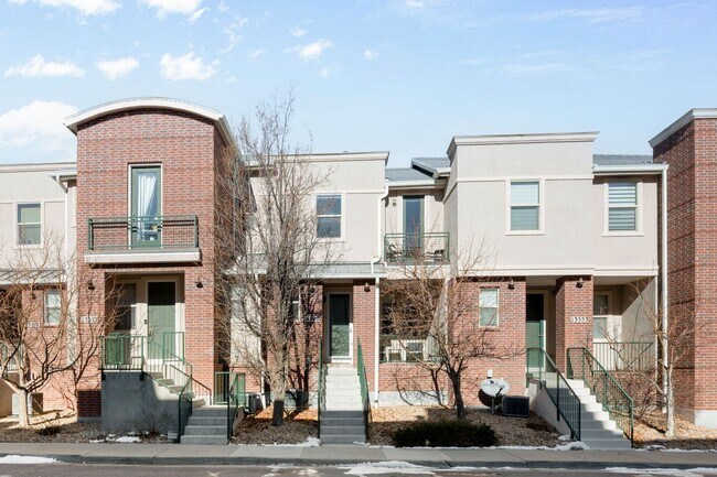 Building Photo - 3BD, 2.5BA Englewood Townhome with 2-Car Garage