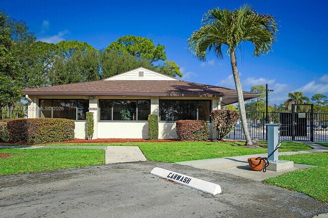 Building Photo - 6327 Chasewood Dr