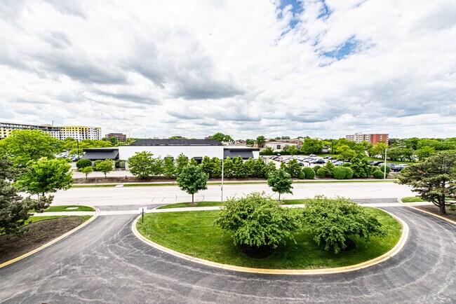 Building Photo - 2218 S Goebbert Rd