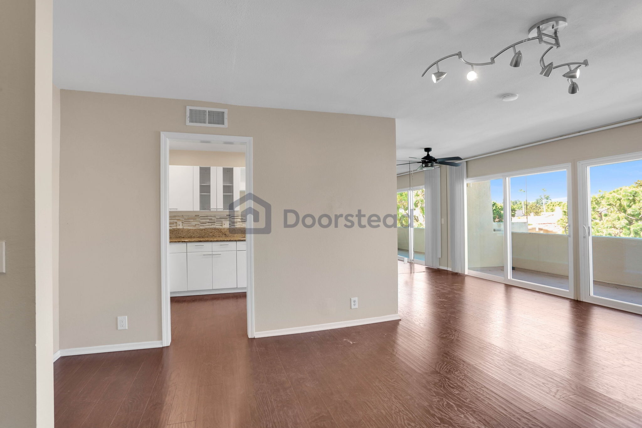 Building Photo - 2317 Eastbluff Dr