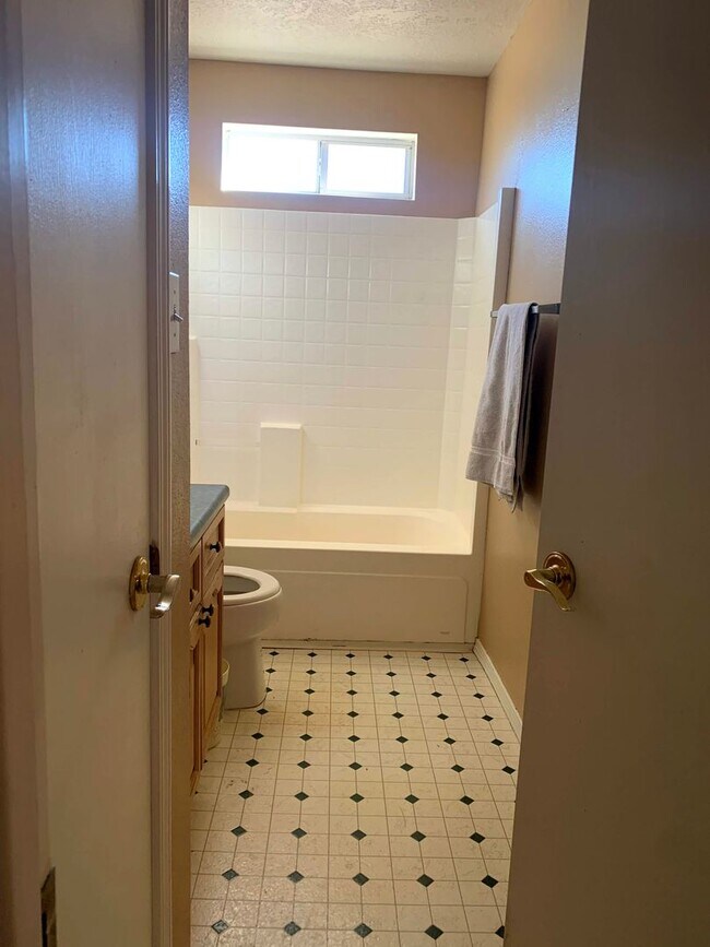 Building Photo - Quite and Quaint Rio Rancho Rental