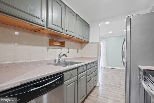 Building Photo - 6446 Shannon Station Ct