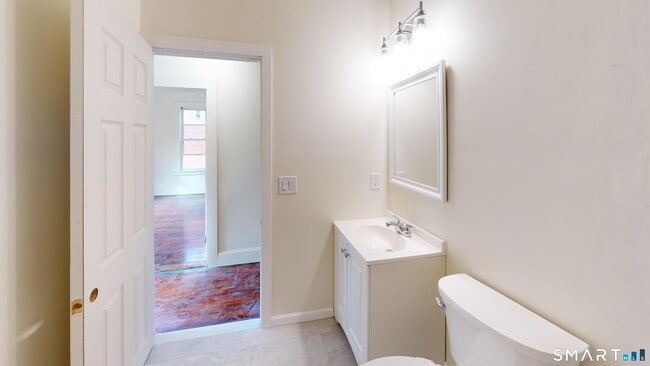 Building Photo - 736 Main St