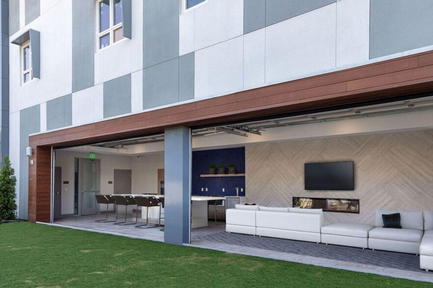 Building Photo - 398 Ortega Ave