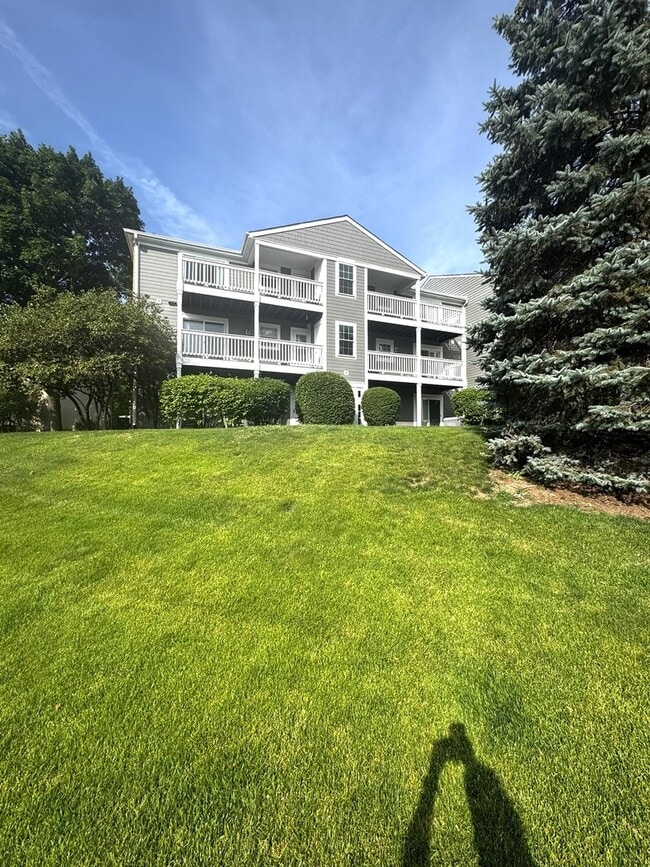 Building Photo - 120 E Winchester Rd