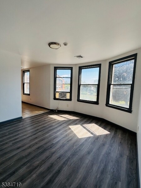 Primary Photo - 68 Newark Pompton Turnpike