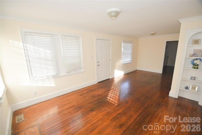 Building Photo - 1424 Kennon St