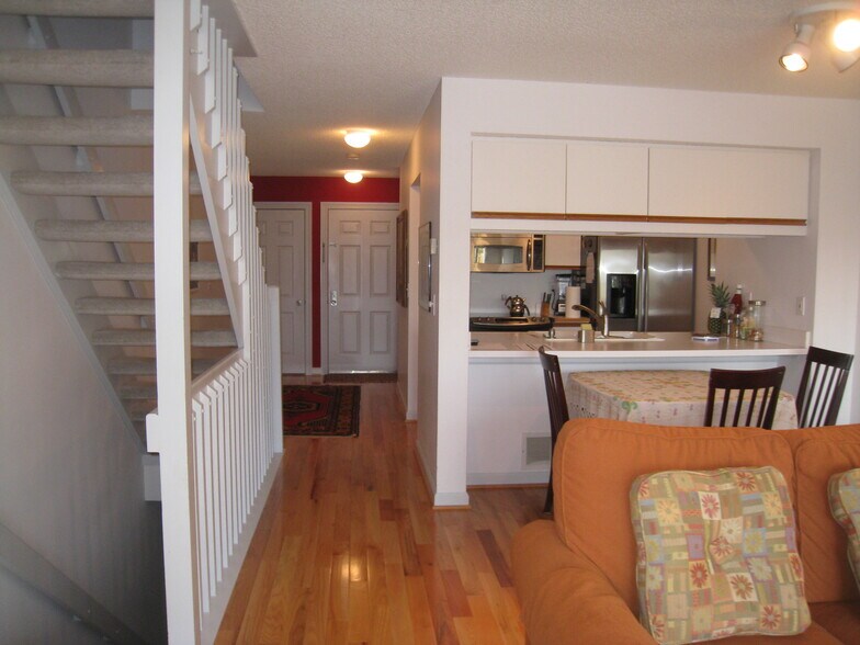 Building Photo - 5472 Baneberry Ave