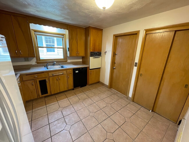 FYI, oven has been replaced with a new modern convection oven. - 664 Sprague St