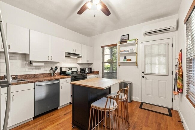 Building Photo - 166 Brooks St