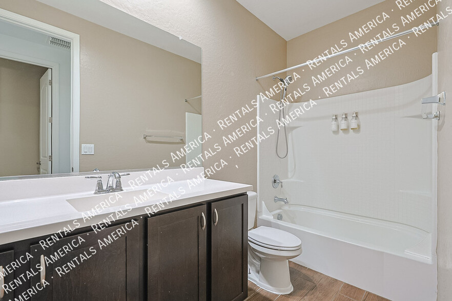 Building Photo - 13607 W Briles Rd
