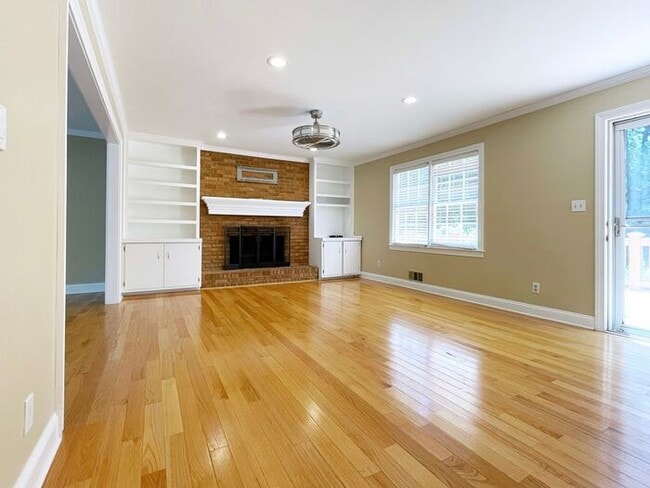 Building Photo - 811 Mitsy Ridge Dr