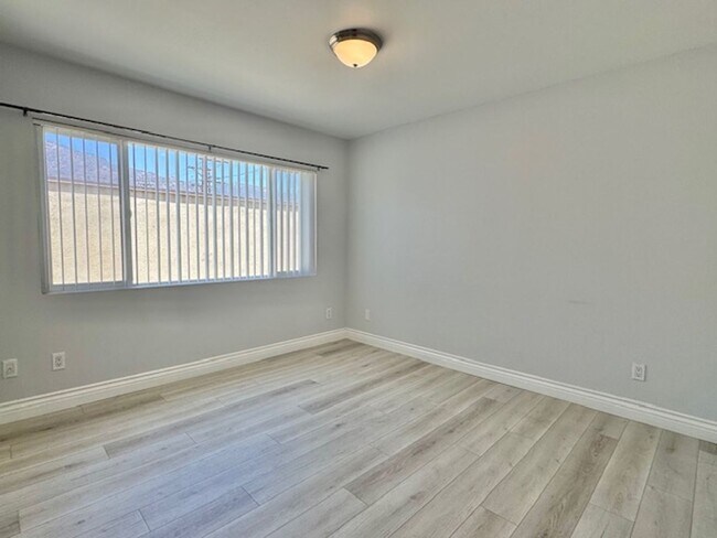 Building Photo - Stylish Burbank Condo with Modern Touches ...