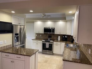 Building Photo - 535 Flamevine Ln