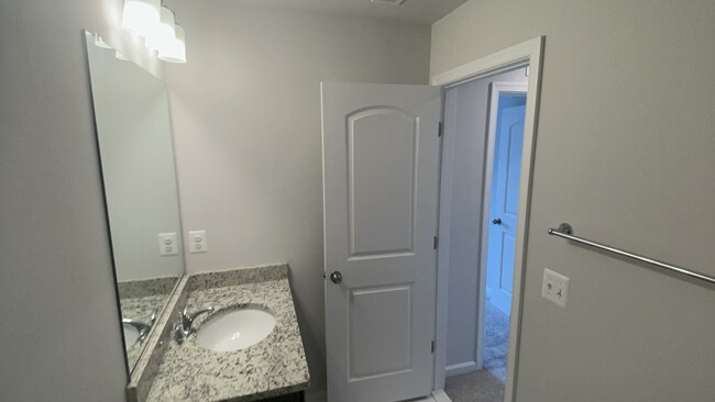 Building Photo - 5550 Wenrich Dr