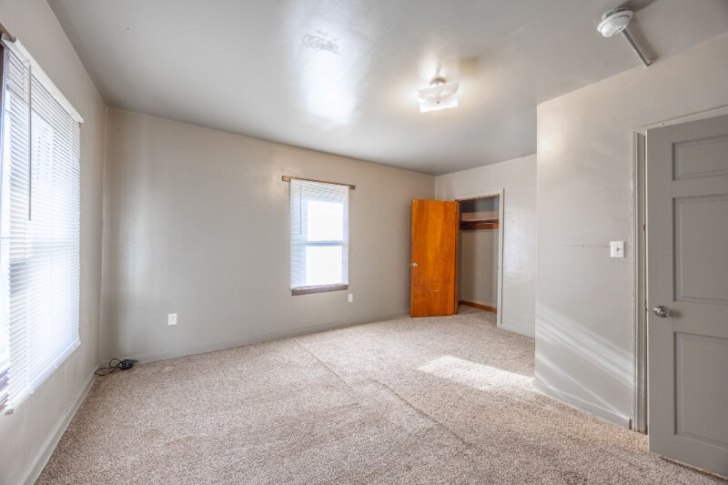 Building Photo - 308 Menoher Wy