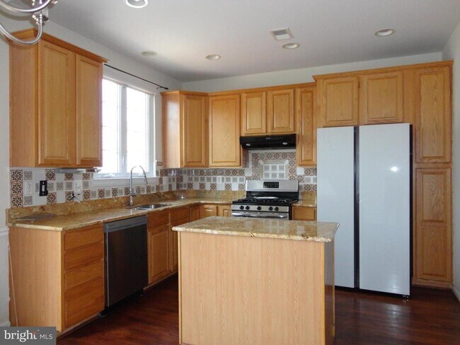 Building Photo - 24699 Kings Canyon Square