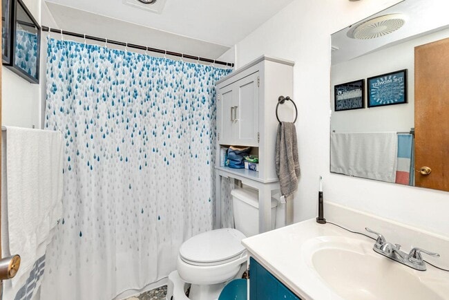 Building Photo - 4400 Valley Rd