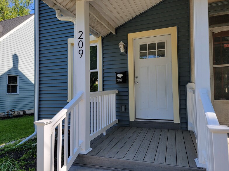 Building Photo - 209 Leaman St