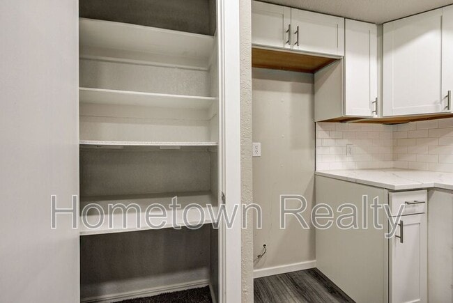 Building Photo - 6460 W Hefner Rd