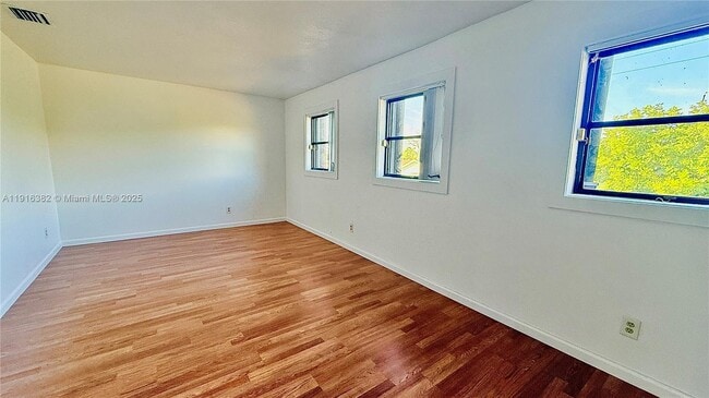 Building Photo - 6969 SW 36th Dr