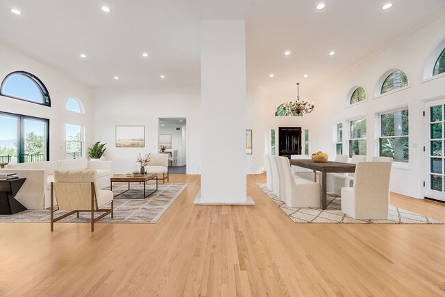 Building Photo - 15851 Mulholland Pl