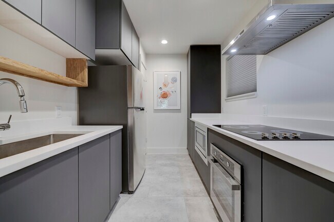 Similar Unit - 5310 Greenbriar Dr