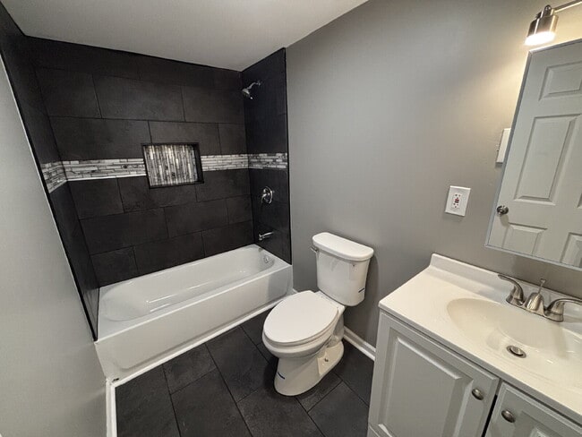 Building Photo - Ranch Style Home in Gary!