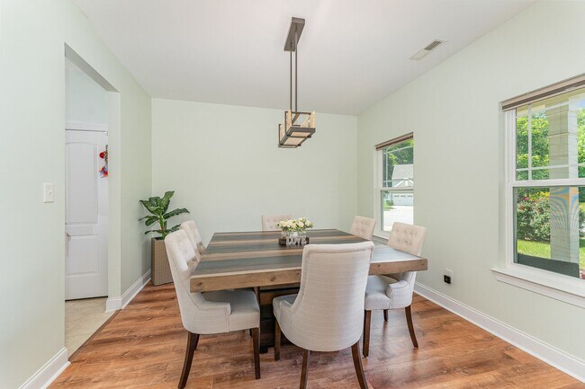 Building Photo - Beautiful 4/3 in High Point