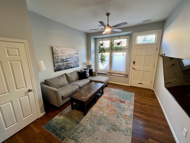 Building Photo - 604 S 12th St