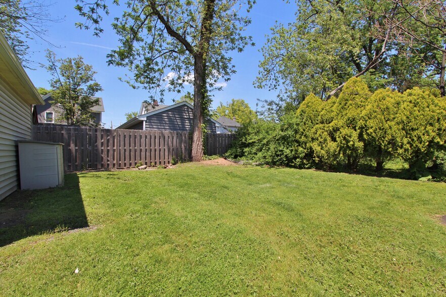 Backyard - 552 Cumberland St