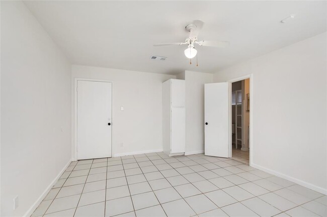 Building Photo - 10707 Glenfield Ct